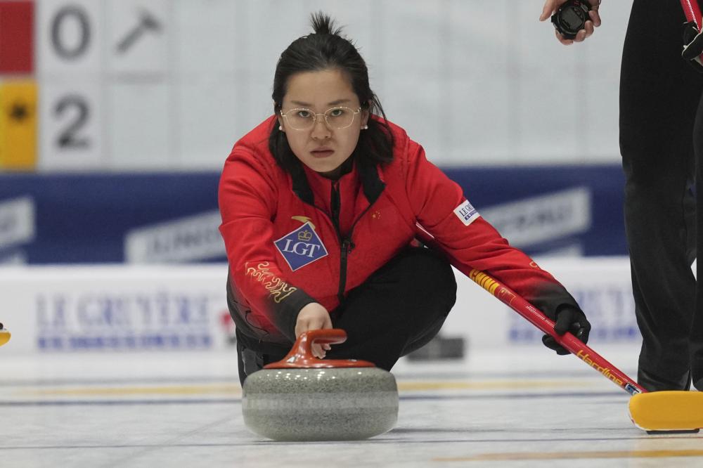 杜兰特连续得分，全队士气高涨