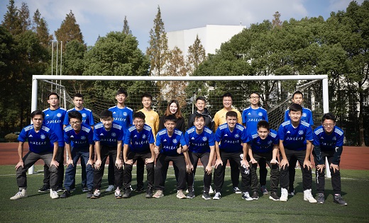 德天空：那不勒斯想签弗赖堡中场曼赞比顶替受伤的德布劳内